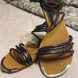 Isola Sandals Sz 6